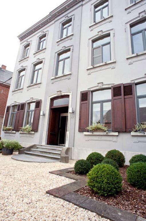 Hotel Le Castel Fosses-La-Ville Exterior foto