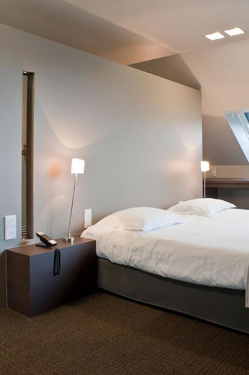 Hotel Le Castel Fosses-La-Ville Zimmer foto