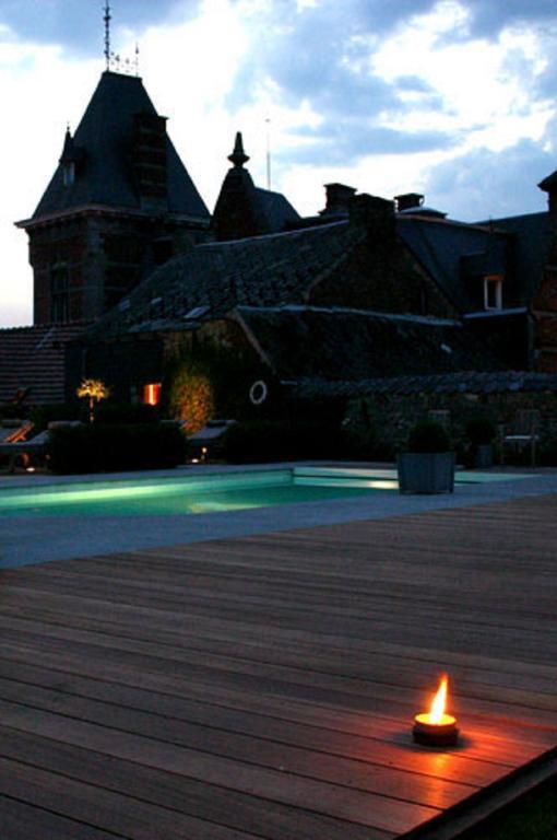 Hotel Le Castel Fosses-La-Ville Exterior foto